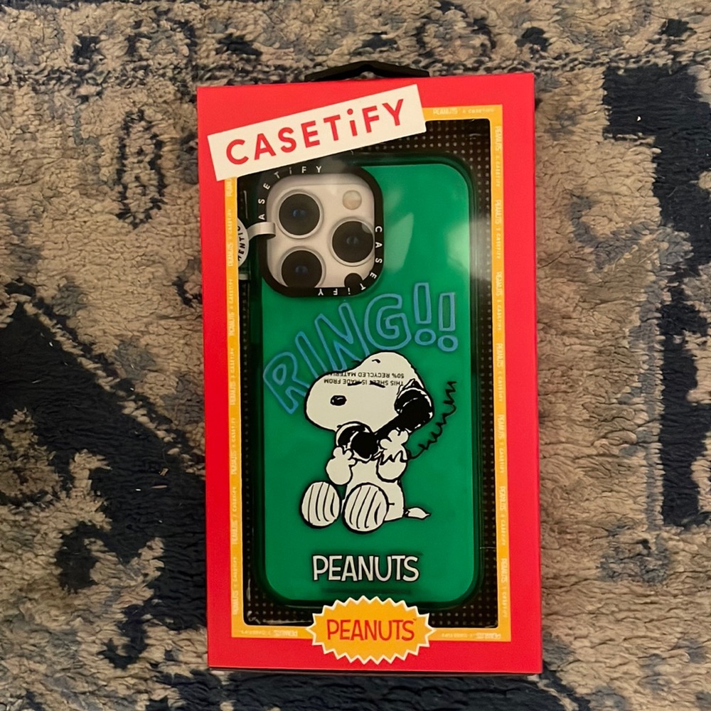Green Castetify Snoopy Peanuts Collection Case.